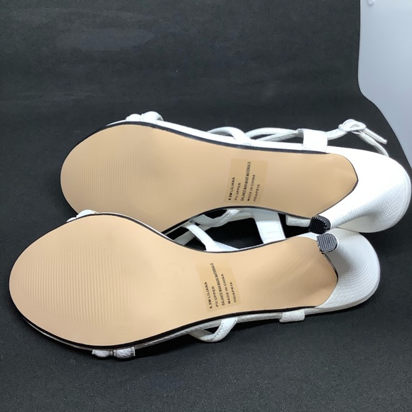 XOXO LILIANA WHITE EMBOSSED REPTILE SANDALS - Picture 10 of 11